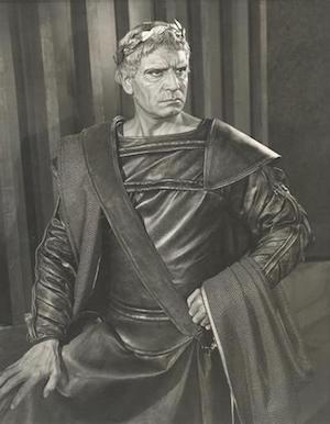 Photo of Laurence Olivier As Titus Andronicus in 1955
