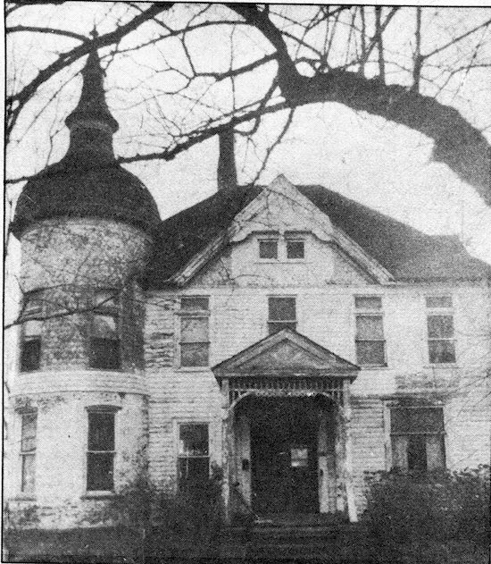 Photo of Becker-Stachlewitz House, in 1977, Before renovation.